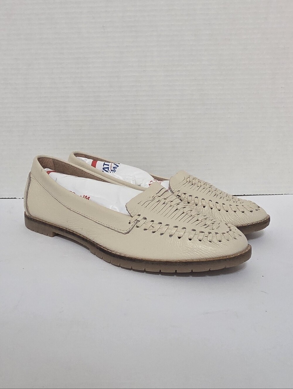 Sofft Huarache Cream Ivory Leather Slip On Flat Loafers Size 6.5